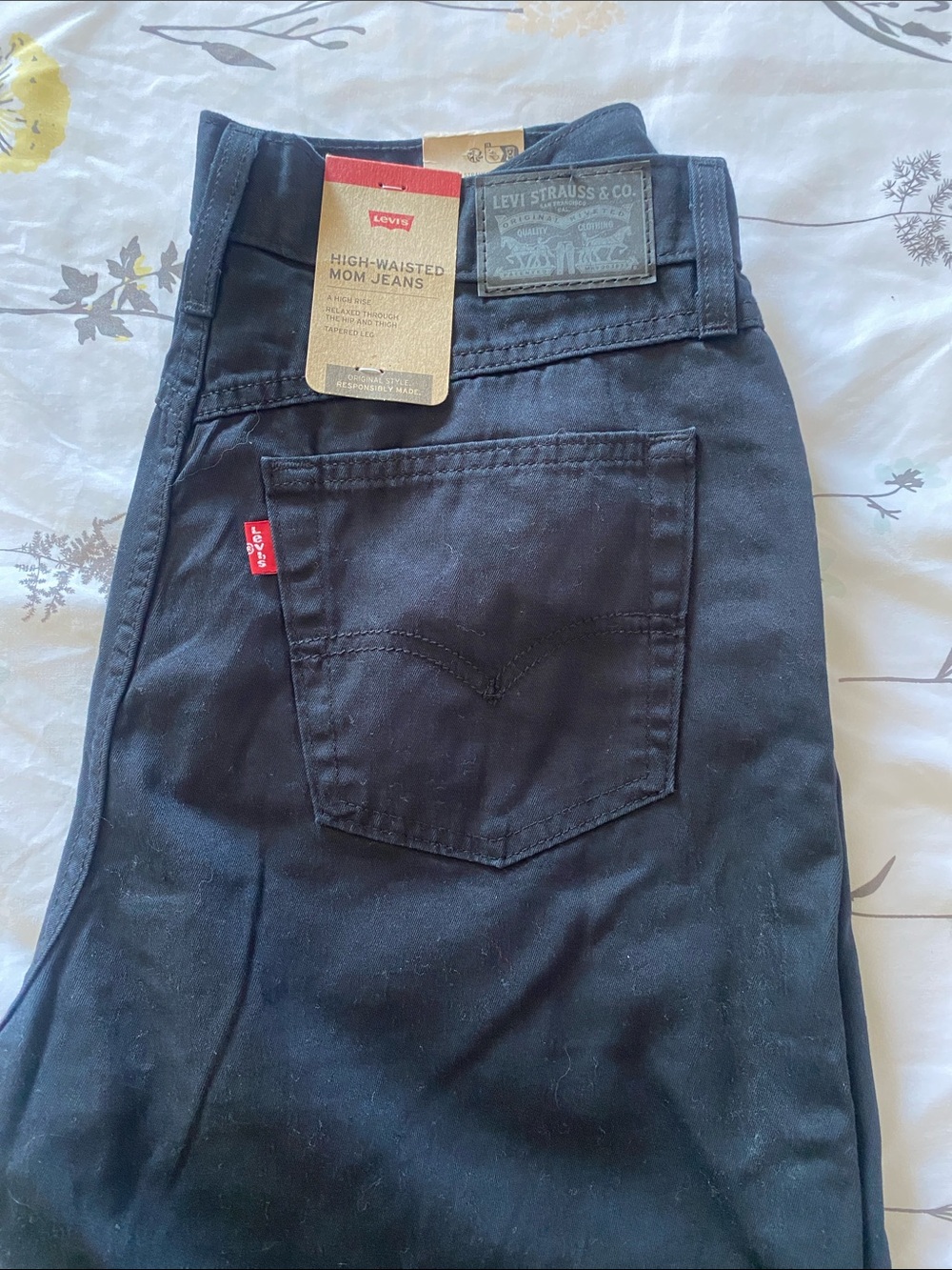NEW Levi's Black High-Waisted Mom Jeans